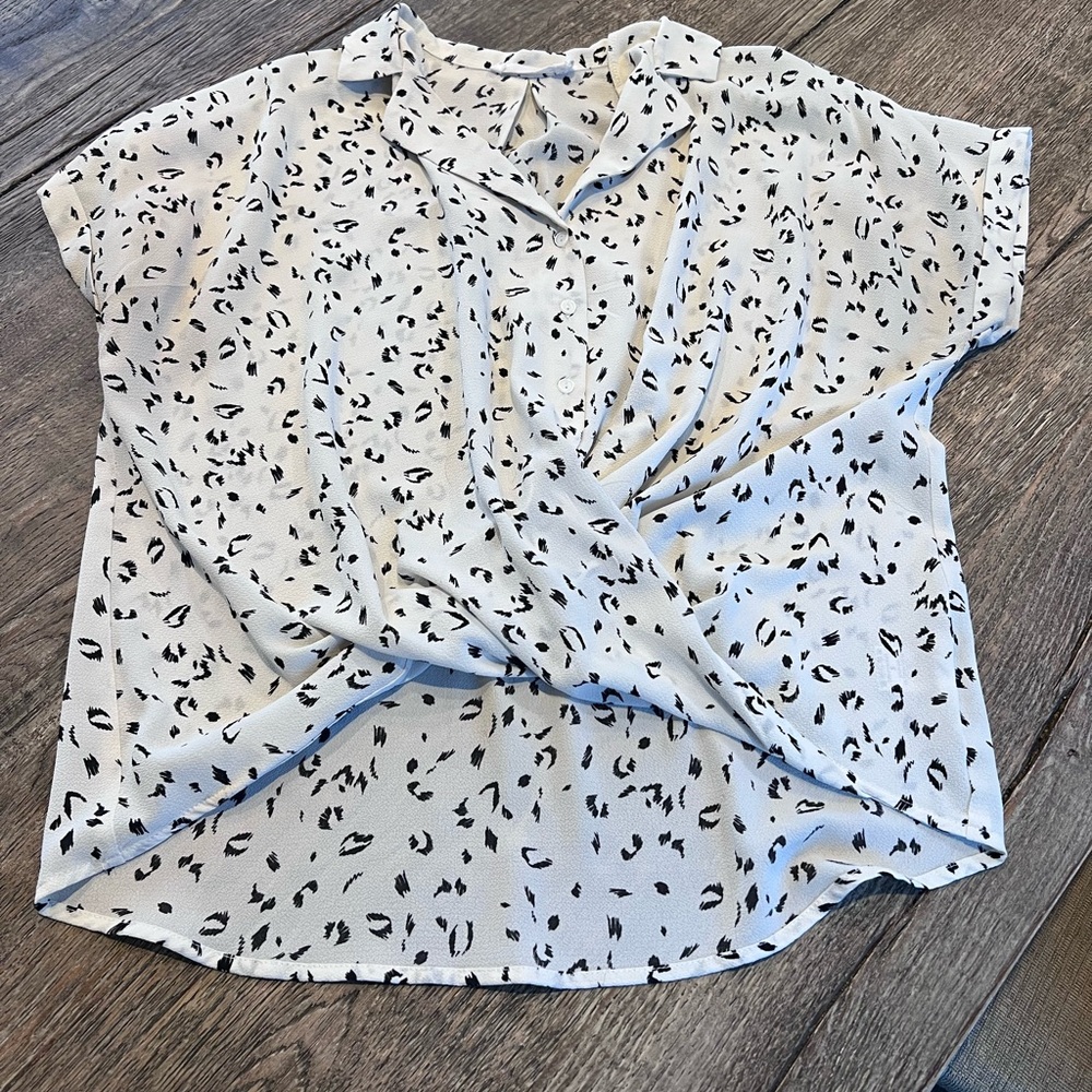 Women's Black and White Printed Top